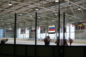 Три хоккейных матча в День физкультурника